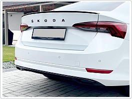 Dummy – koncovky výfuku se středovou lištou, černý lesklý černý Škoda Octavia IV