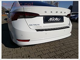 Práh pátých dveří s výstupky, černý lesklý, Škoda Octavia IV. sedan 