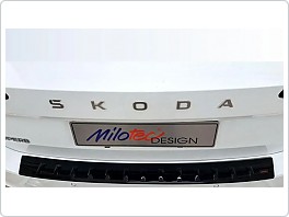 Práh pátých dveří - černý lesklý klavírlak, Škoda Superb IV. Combi