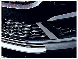 Díly mezi mřížky nárazníku Škoda Kodiaq I. 2021- facelift, černý lesk