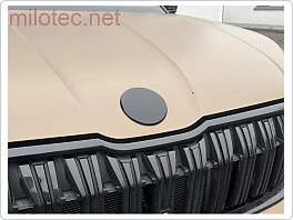 Kryt emblému - přední, černý lesklý \