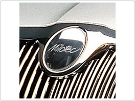 Překryt znaku nerez Milotec - přední, Škoda Superb, Octavia 2, Octavia 2 Facelift, Roomster, Fabia 2, Yeti, výprodej