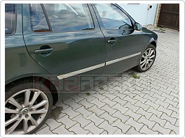 Chromové nerezové lišty bočních dveří Škoda Octavia 2