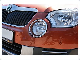 Chromové, nerezové rámečky okolo mlhovek Škoda Yeti