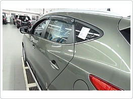 Chromové, nerezové lišty kolem oken Hyundai ix35