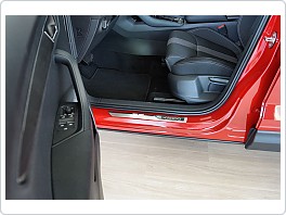 Škoda Karoq - ochranné prahové lišty z ušlechtilé nerez oceli