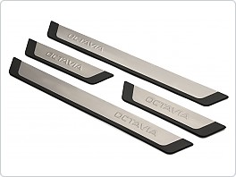 Škoda Octavia III - prahové nástupní lišty v provedení RS6 BRUSHED od firmy OMTEC